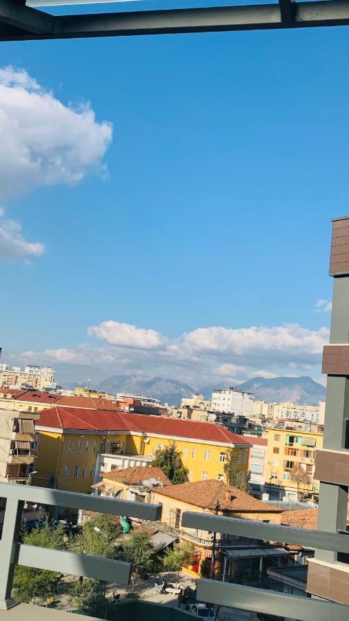 Proper Central Apartment Tiranë Luaran gambar