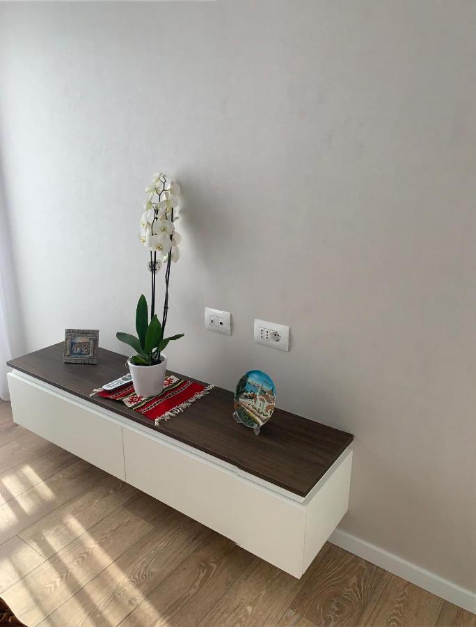 Proper Central Apartment Tiranë Luaran gambar